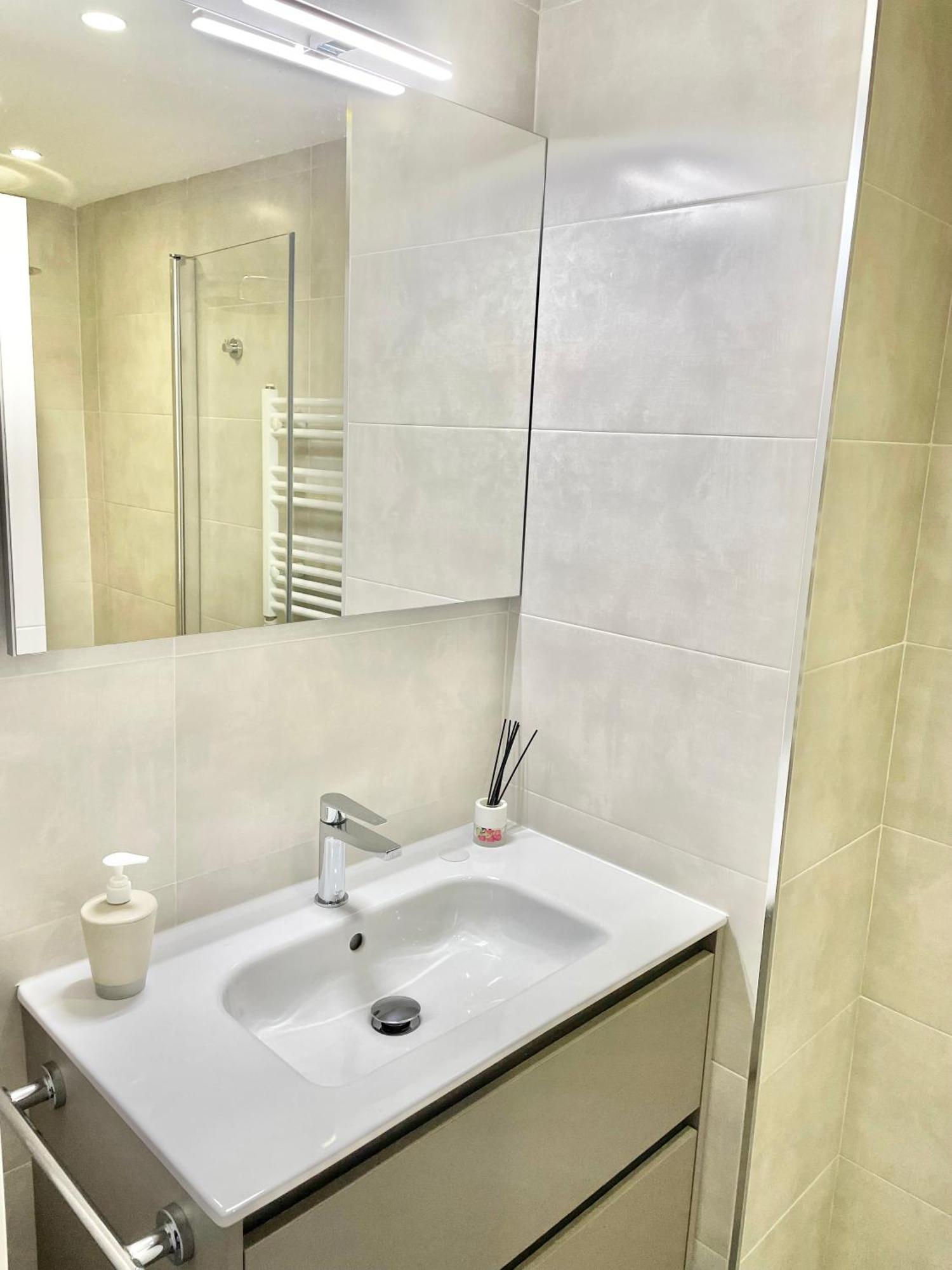 Apartamento San Lorenzo Playa. Vistas Al Mar. Gijon Luaran gambar